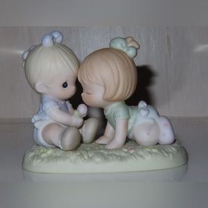 Precious Moments Figurine: Good Friends are Forever Baby Figurine